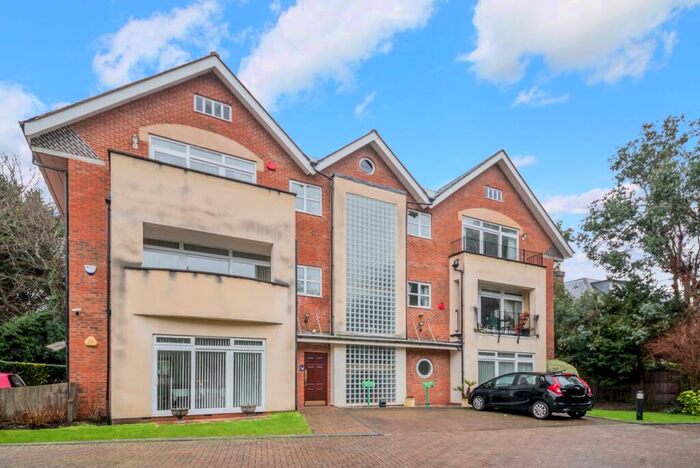 3 Bedroom Flat To Rent In Uxbridge Road Stanmore, HA7