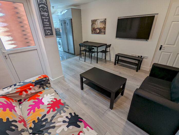 6 Bedroom Terraced House To Rent In St. Edwards Road, Reading, Berkshire, RG6