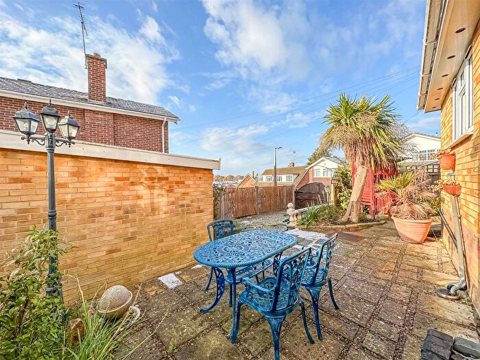 4 Bedroom Detached House For Sale In Upper Lambricks, Rayleigh, SS6