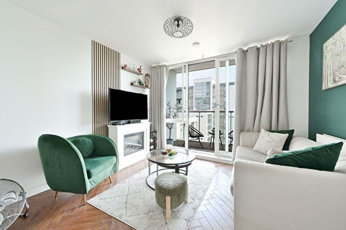 1 Bedroom Flat To Rent In Great West Quarter, Brentford, TW8