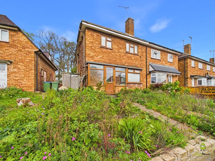 3 Bedroom Semi Detached House For Sale In Hall Place Crescent, Bexley, DA5