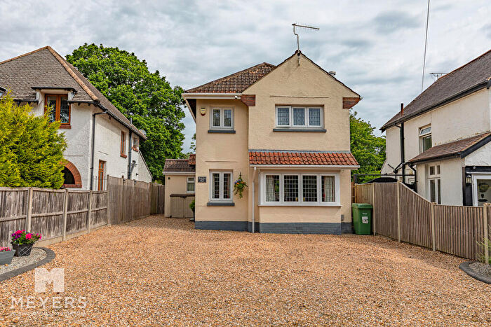 3 Bedroom Detached House For Sale In Magna Road, Bournemouth, BH11