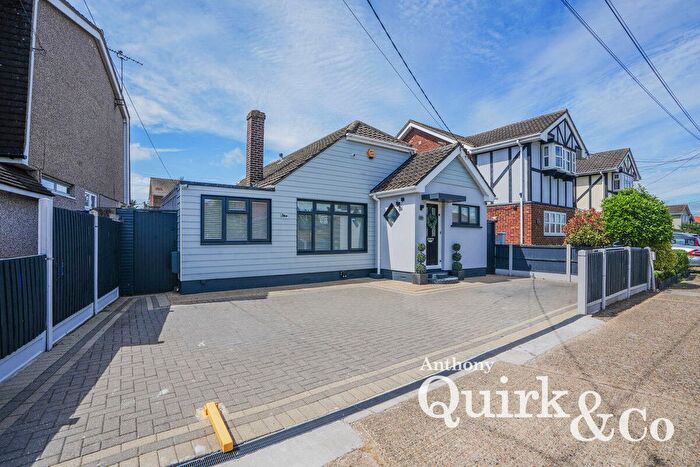 3 Bedroom Detached Bungalow For Sale In Beverley Avenue, Canvey Island, SS8