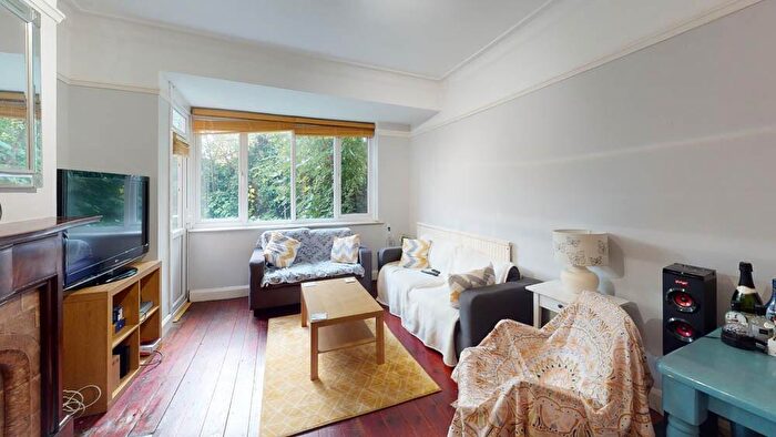 4 Bedroom House To Rent In Regent Park Terrace, Leeds, LS6