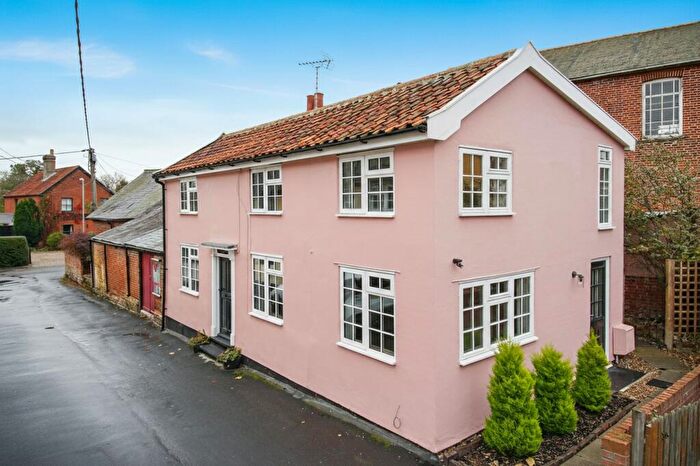 4 Bedroom Link Detached House For Sale In Dove Lane, Eye, IP23