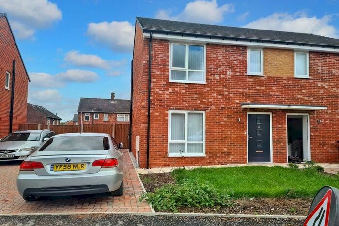 3 Bedroom Semi-Detached House To Rent In Stainton Drive, Middleton, Manchester, M24