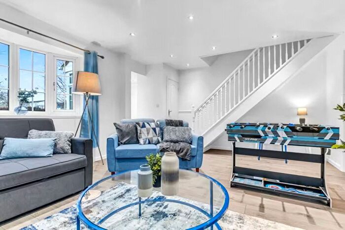 3 Bedroom Semi-Detached House To Rent In Lincoln, Stantonbury, Milton Keynes, Buckinghamshire, MK14