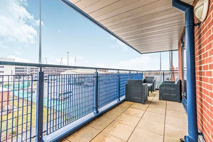 2 Bedroom Flat To Rent In Canute Road, Southampton, SO14