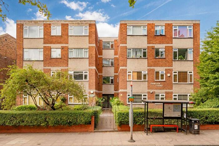 2 Bedroom Flat For Sale In Crouch Hill, London, N4