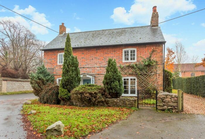 3 Bedroom Cottage To Rent In East Kennett, Marlborough SN8