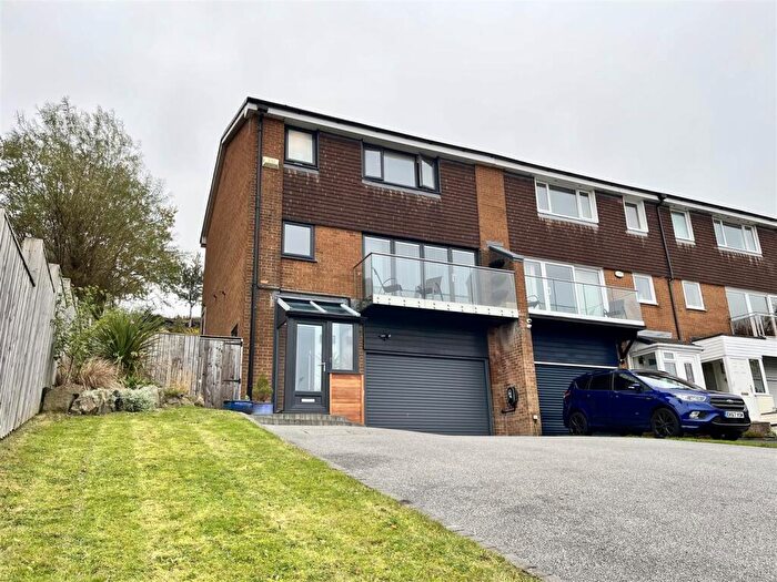 4 Bedroom Town House For Sale In Wheatfield, Stalybridge, SK15