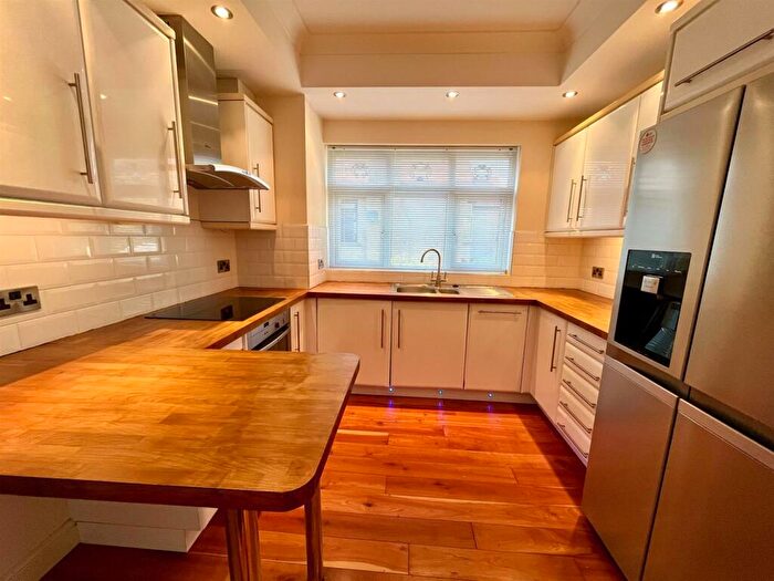 3 Bedroom Flat To Rent In Mount Avenue, Morecambe, LA4