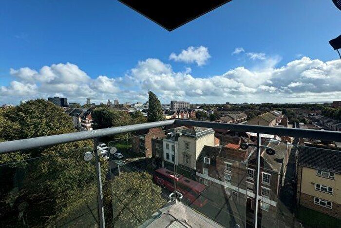 2 Bedroom Flat To Rent In Queen Street, Portsmouth, PO1