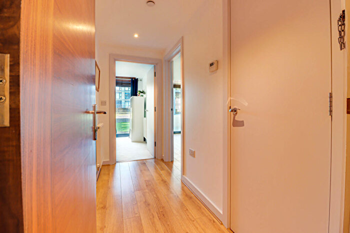 1 Bedroom Flat For Sale In Newsom Place, Manor Road, St. Albans, AL1