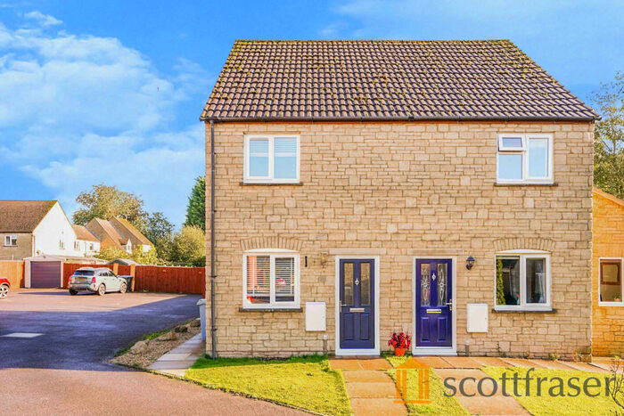 2 Bedroom Semi-Detached House To Rent In Barrington Close, Witney, OX28