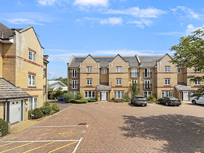 2 Bedroom Apartment For Sale In Grebe Court, Cambridge, CB5