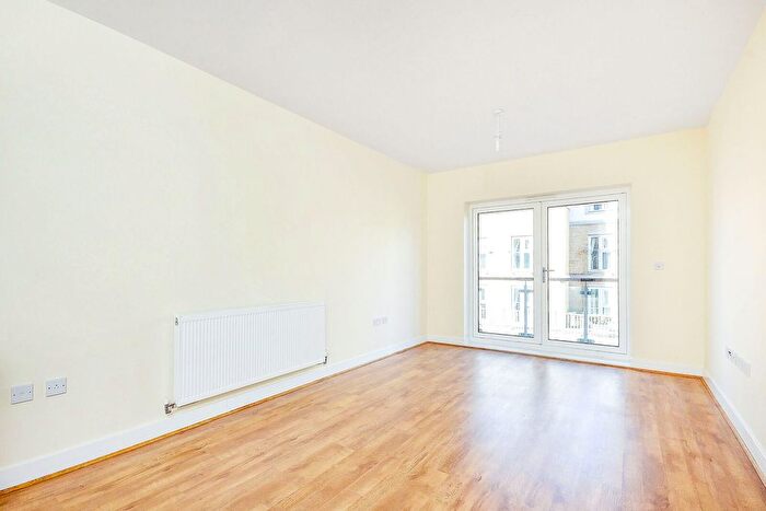 1 Bedroom Flat To Rent In Blagrove Road, Teddington, TW11