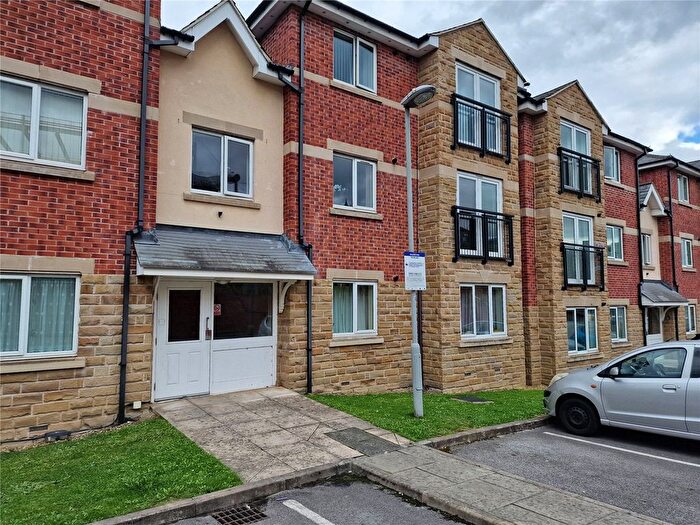 2 Bedroom Flat To Rent In College View, Dewsbury, West Yorkshire, WF13