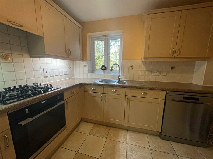 1 Bedroom Flat To Rent In Lefroy Park, Fleet, GU51