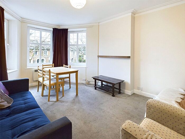 3 Bedroom Flat To Rent In Richmond Road, Twickenham, TW1