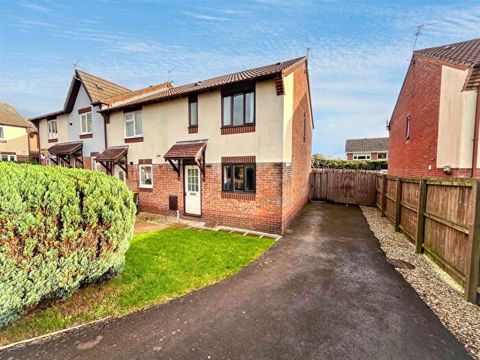 3 Bedroom End Of Terrace House For Sale In Squires Close, Rogerstone, Newport, NP10