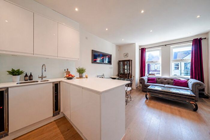 3 Bedroom Flat For Sale In Replingham Road, Southfields, London, SW18