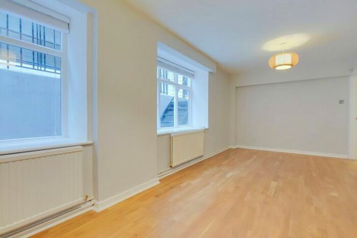 1 Bedroom Flat To Rent In Red Lion Court, City, London, EC4A