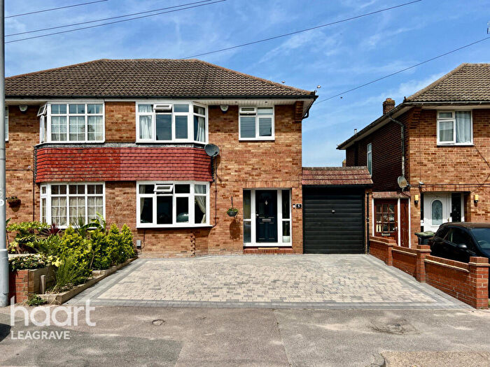 4 Bedroom Semi-Detached House For Sale In Black Swan Lane, Luton, LU3