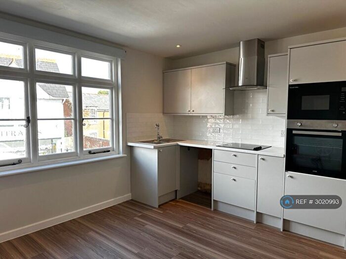 2 Bedroom Flat To Rent In Avenue Road, Freshwater, PO40
