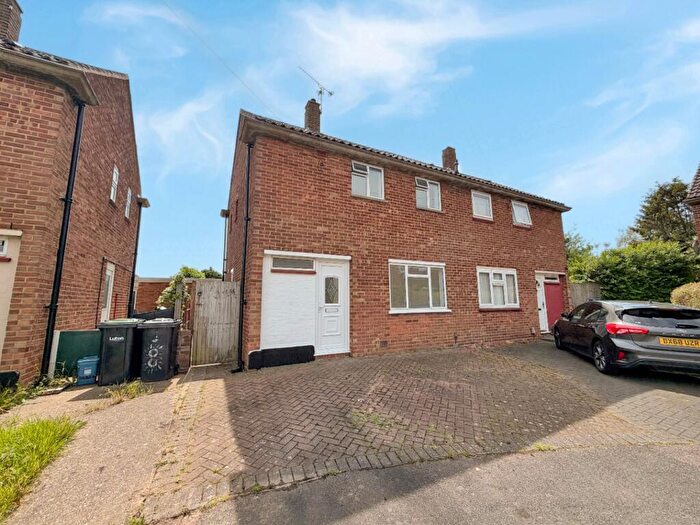 2 Bedroom Semi-Detached House For Sale In Rickyard Close, Luton, LU2