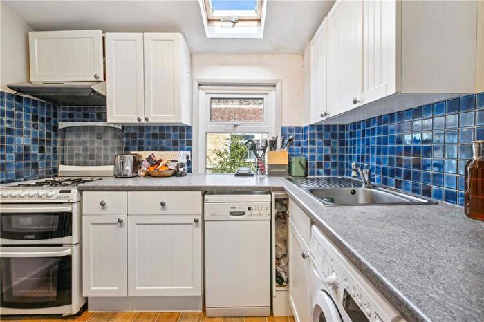 2 Bedroom Flat For Sale In Cavendish Road, Balham, SW12 - Photo 3