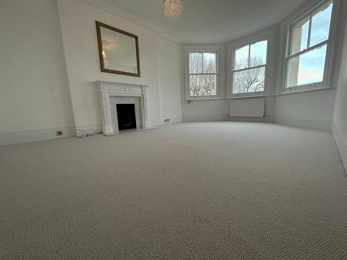 1 Bedroom Property To Rent In Burlington Court, Spencer Road, London, W4