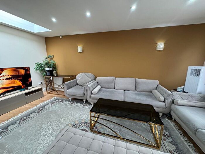 5 Bedroom Terraced House To Rent In Warren Road, Neasden, NW2