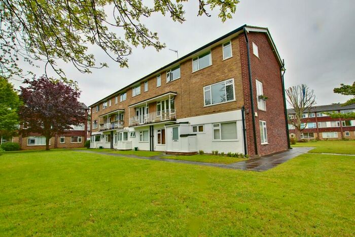2 Bedroom Apartment To Rent In Abbey Park, Beckenham, BR3