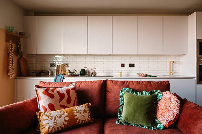 2 Bedroom Flat To Rent In The Eades, Selborne Road, London, E17