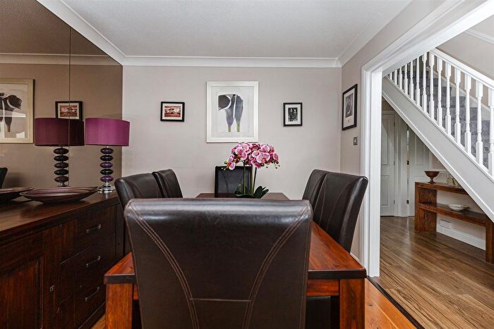 4 Bedroom Detached House For Sale In Spring Bank Drive, Liversedge, WF15