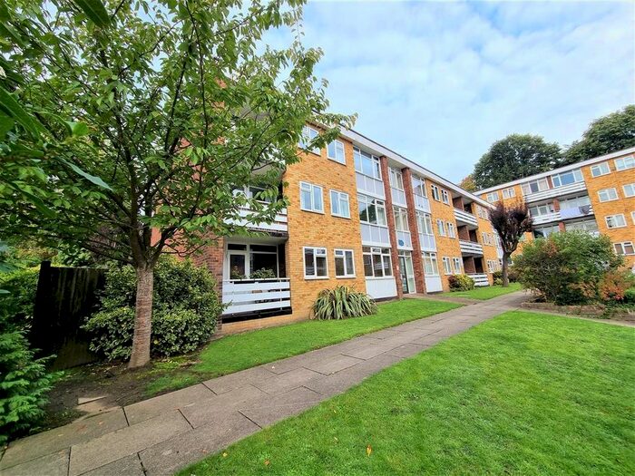 2 Bedroom Flat To Rent In Radstone Court, Woking, GU22