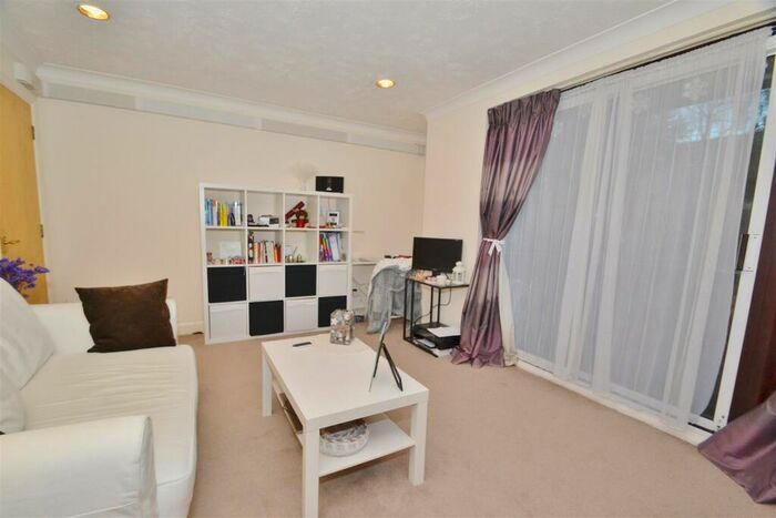 1 Bedroom Apartment To Rent In Windsor Road, Holloway, London, N7