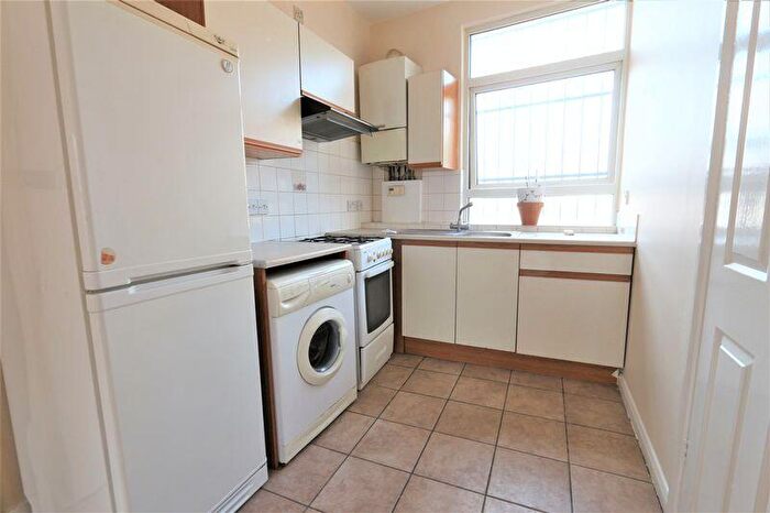 1 Bedroom Flat To Rent In Balls Pond Road, Dalston, N1