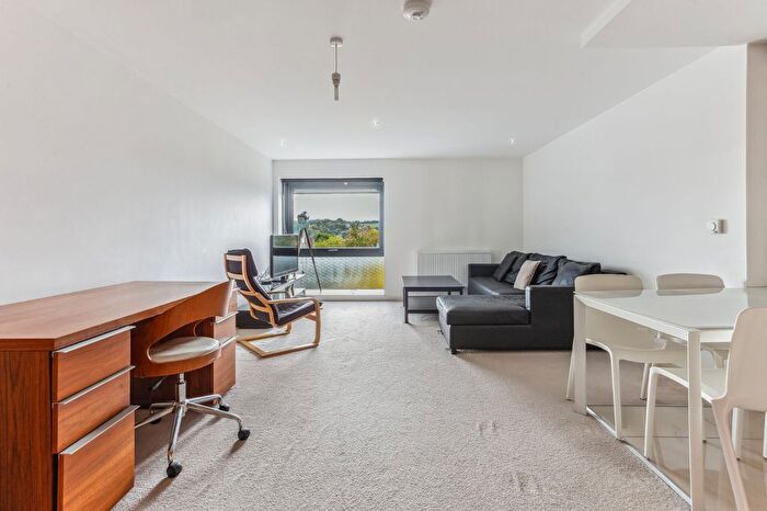 2 Bedroom Flat To Rent In Alexandra Terrace, Guildford, Surrey, GU1