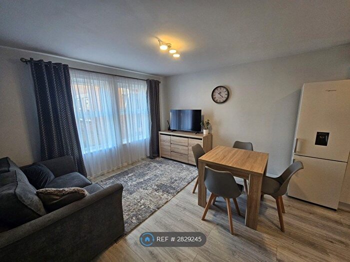 2 Bedroom Flat To Rent In Tregonwell Close, Bournemouth, BH2