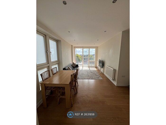 2 Bedroom Flat To Rent In Shipwright House, London, E1