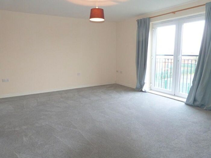 2 Bedroom Flat To Rent In Beaumont Court, London, SW19