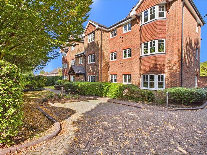 2 Bedroom Flat To Rent In London Road, East Grinstead, West Sussex, RH19
