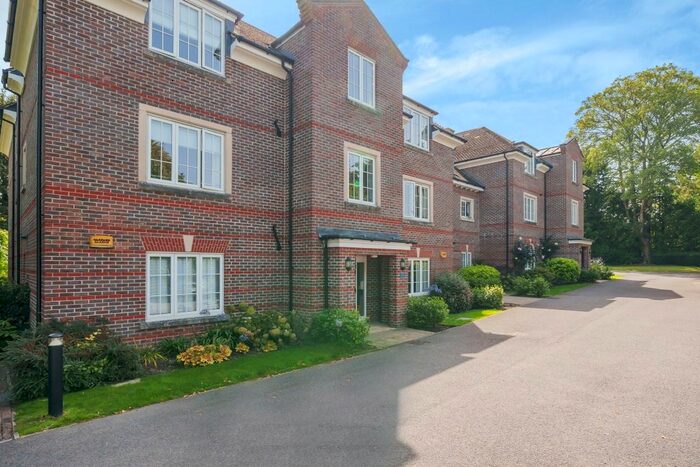2 Bedroom Flat To Rent In Chilbolton Avenue, Winchester, SO22