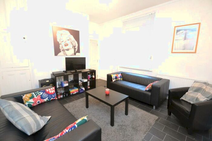 9 Bedroom Semi-Detached House To Rent In Musters Road, West Bridgford, NG2