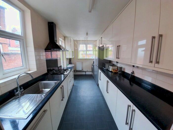 4 Bedroom Terraced House To Rent In Welland Street, Leicester, LE2