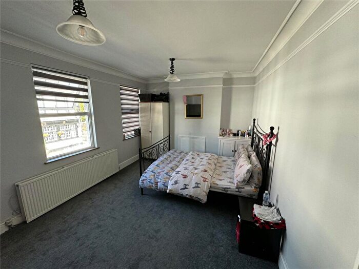 3 Bedroom Maisonette To Rent In Alston Road, Barnet., EN5