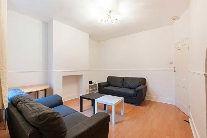 3 Bedroom Semi-Detached House To Rent In Wells House Road, London, NW10
