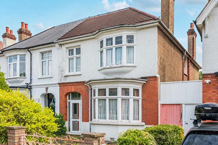 4 Bedroom Semi-Detached House For Sale In Arran Road, Catford, London, SE6